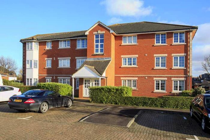 2 Bedroom Flat To Rent In Sigrist Square, Kingston Upon Thames, Uk, KT2