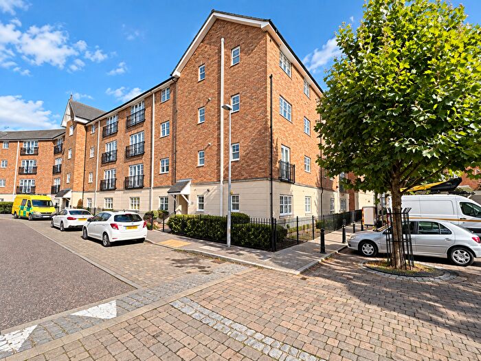 2 Bedroom Flat For Sale In Caspian Way, Purfleet, RM19