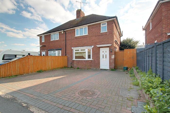 3 Bedroom Semi-Detached House To Rent In St Johns Road, Aylesbury, HP20