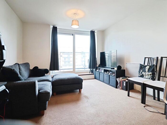 1 Bedroom Apartment For Sale In Ferry Court, Cardiff, CF11