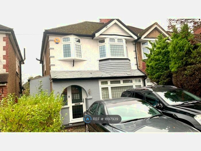 3 Bedroom Semi-Detached House To Rent In Kingswood Road, Watford, WD25
