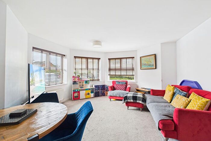 2 Bedroom Flat For Sale In Reeve Close, Leighton Buzzard, LU7