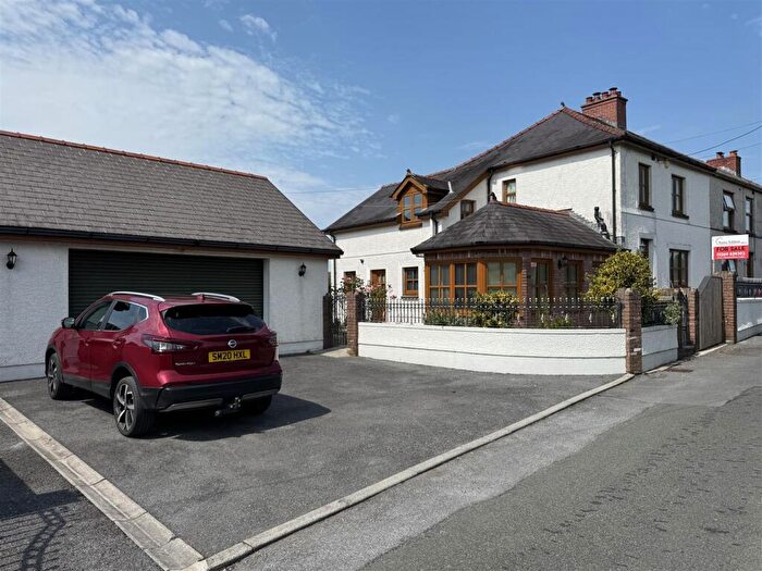 3 Bedroom Semi-Detached House For Sale In Pantyffynnon, Ammanford, SA18