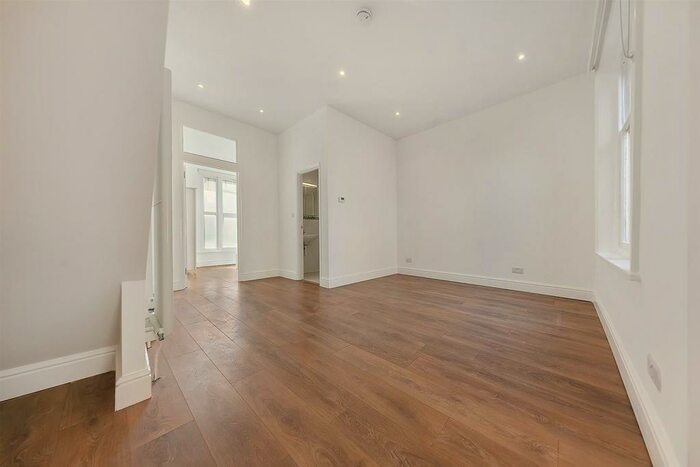 1 Bedroom Flat To Rent In Coldharbour Lane, SE5
