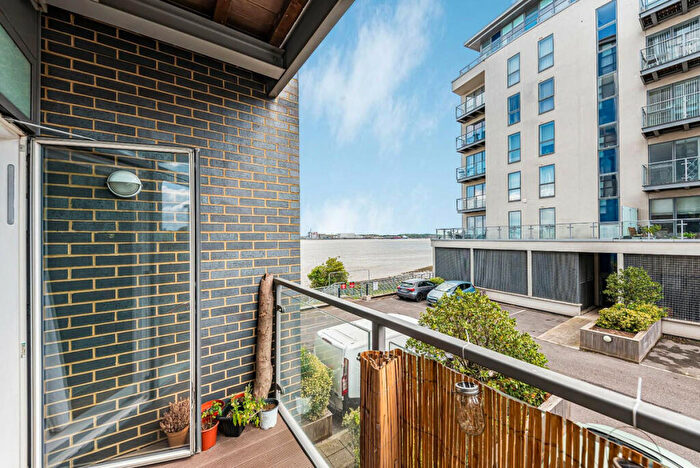1 Bedroom Flat For Sale In Clovelly Place, Greenhithe, DA9