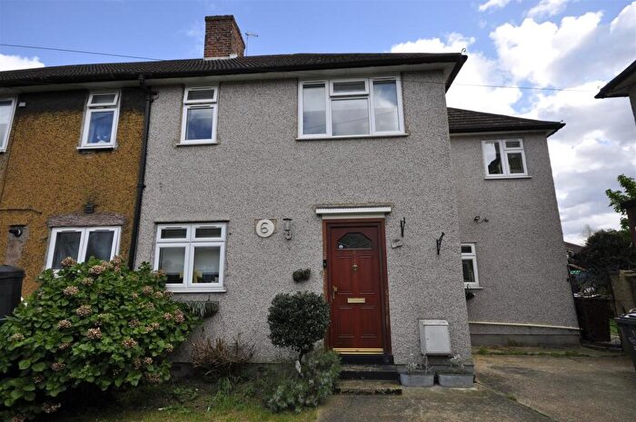 3 Bedroom End Of Terrace House For Sale In Dare Gardens, Dagenham, RM8