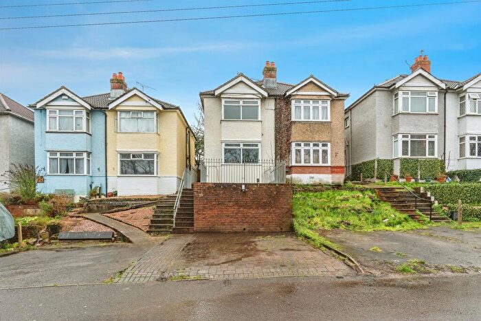 3 Bedroom Semi-Detached House For Sale In Spicers Hill, Totton, Southampton, SO40