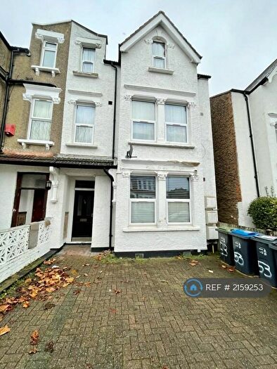2 Bedroom Flat To Rent In Whitworth Road, London, SE25