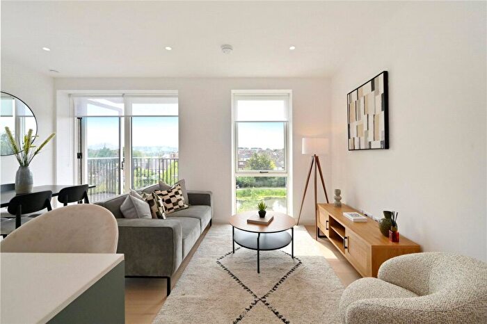 1 Bedroom Apartment For Sale In Brent Cross Town, Parkview Avenue, London, NW2