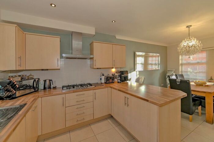 5 Bedroom Town House For Sale In Frampton Grove, Westcroft, MK4