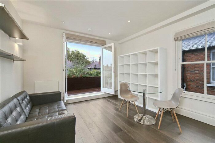 1 Bedroom Flat To Rent In Dunraven Road, Shepherds Bush, London, W12