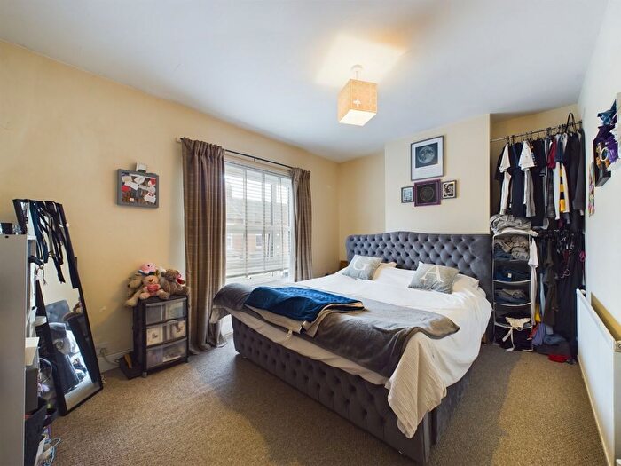 3 Bedroom Terraced House For Sale In Wycliffe Road, Abington, Northampton, NN1