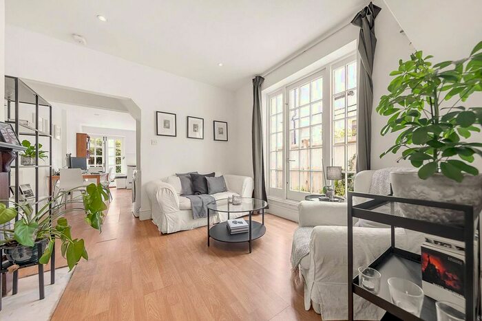 2 Bedroom Flat To Rent In Kenyon Street, Fulham, London, SW6