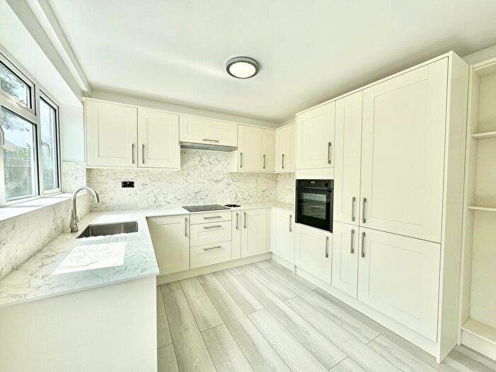 2 Bedroom Maisonette To Rent In Swinburne Avenue, Broadstairs, CT10