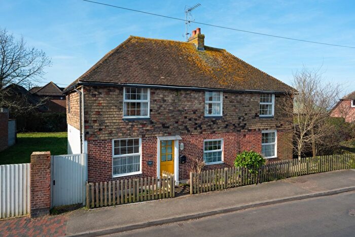 4 Bedroom Detached House For Sale In Lees Road, Brabourne Lees, TN25