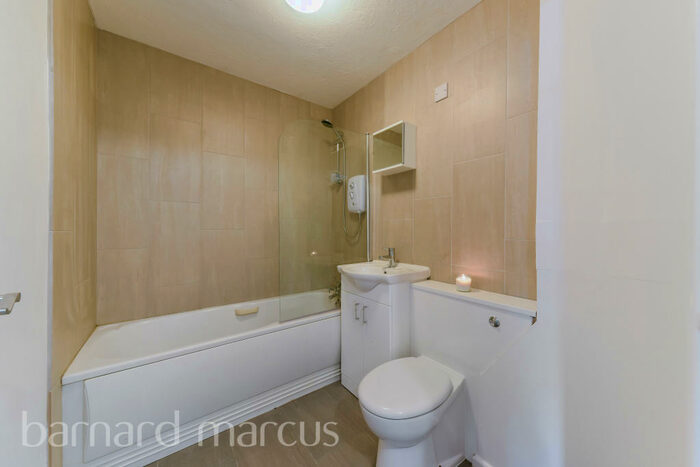 1 Bedroom Apartment To Rent In Rosemary Lane, London, SW14