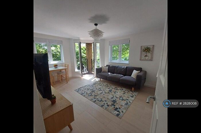 2 Bedroom Flat To Rent In Brunswick Quay, London, SE16