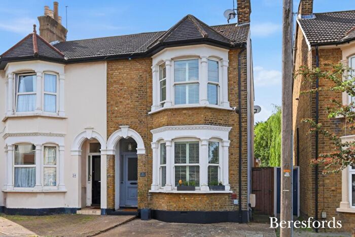 3 Bedroom Semi Detached House For Sale In Kings Road, Romford, RM1