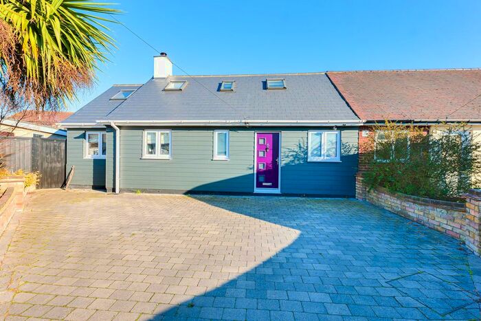 3 Bedroom Semi-Detached House To Rent In Twyford Avenue, Southend-On-Sea, SS3