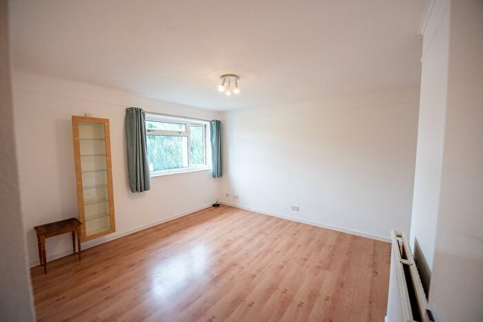 1 Bedroom Maisonette To Rent In Wardell Close, London, NW7