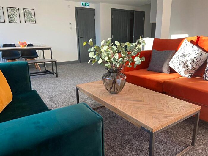 5 Bedroom Flat To Rent In Bridge View House, - City Road, Newcastle Upon Tyne, NE1