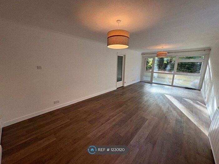 2 Bedroom Flat To Rent In Shirley Road, Wallington, SM6
