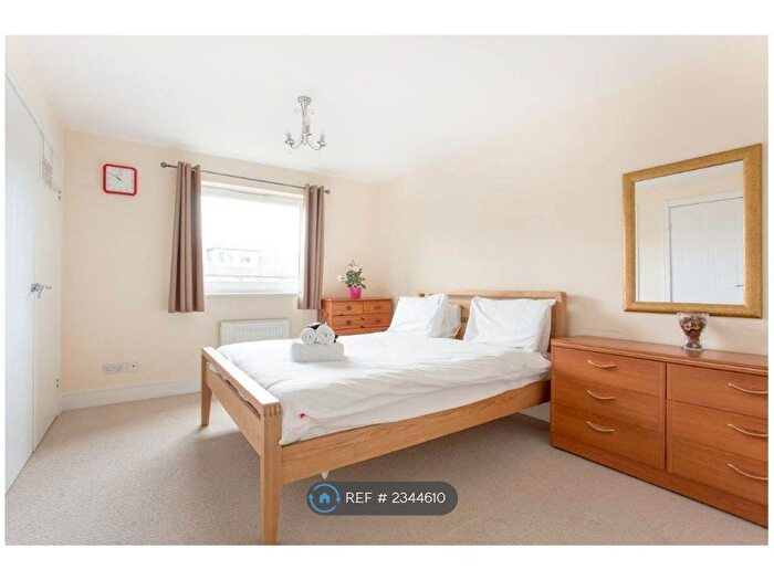 3 Bedroom Flat To Rent In Appin Place, Edinburgh, EH14