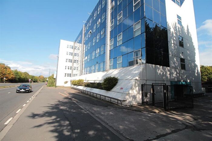 1 Bedroom Flat To Rent In London Road, Lowfield Heath, RH10