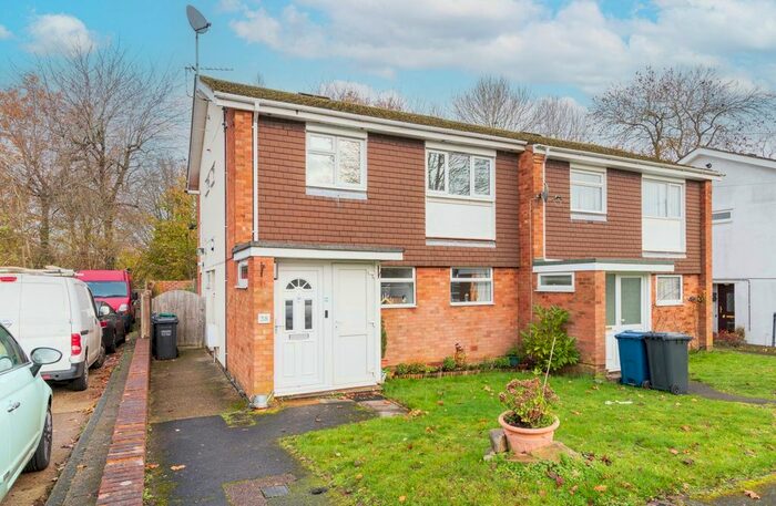 2 Bedroom Maisonette To Rent In Cumberland Close, Amersham, HP7
