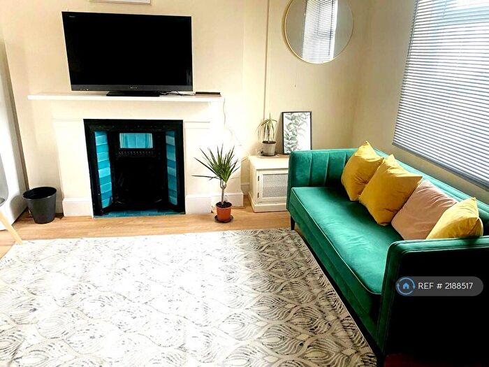 2 Bedroom Flat To Rent In Darnley Street, Gravesend, DA11