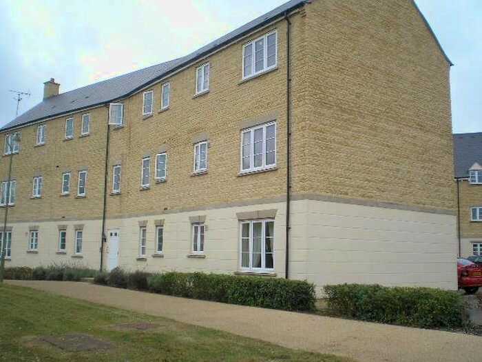 2 Bedroom Flat To Rent In Madley Brook Lane, Madley Park, Witney, Oxon, OX28