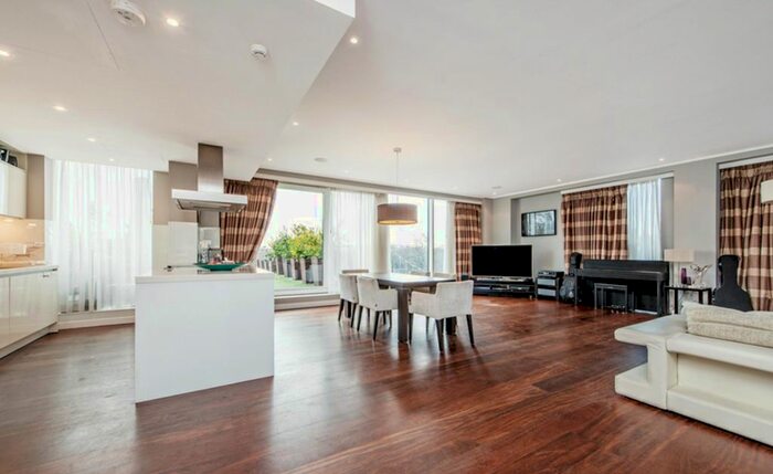 3 Bedroom Flat To Rent In Cubitt Building, Grosvenor Waterside, Gatliff Road, SW1W