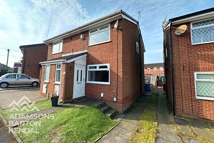 2 Bedroom Semi-Detached House To Rent In Vine Close, Shaw, OL2