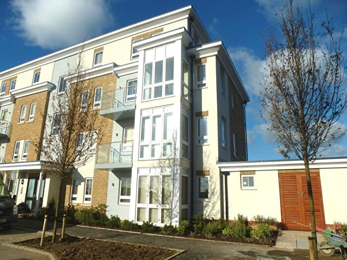 2 Bedroom Apartment To Rent In Kingfisher Drive, Maidenhead, SL6