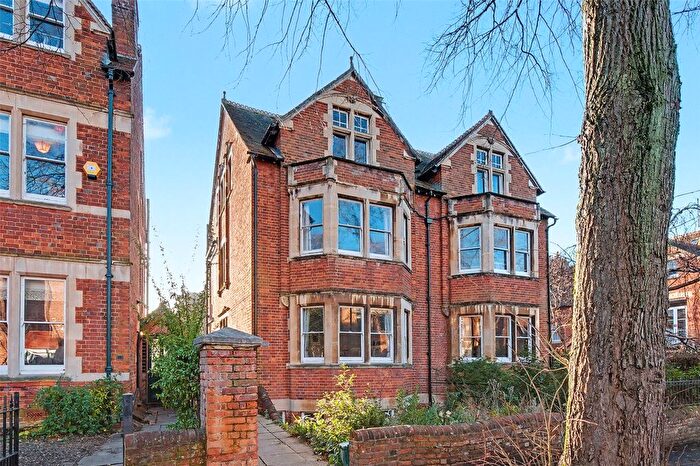 4 Bedroom Semi Detached House For Sale In Polstead Road, Central North Oxford, OX2