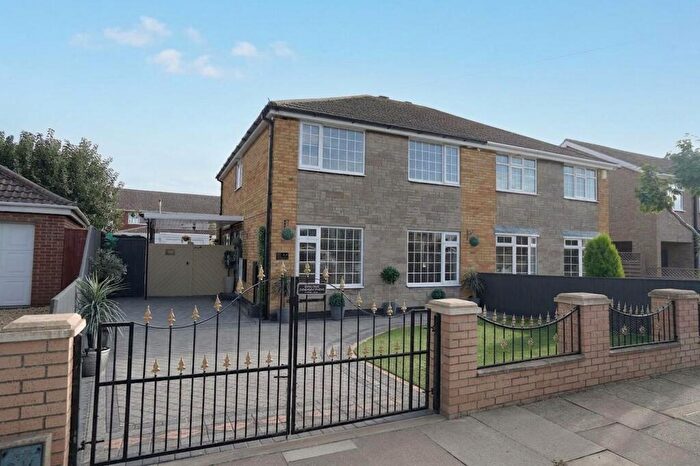 3 Bedroom Semi-Detached House For Sale In Timberley Drive, Grimsby, DN37