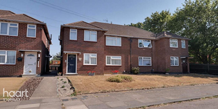 2 Bedroom Maisonette For Sale In Hitchin Road, Luton, LU2