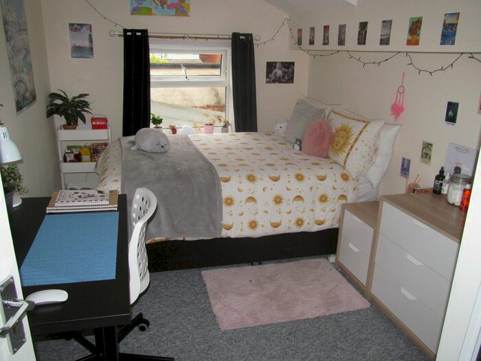 6 Bedroom Terraced House To Rent In De Beauvoir Road, Reading, RG1