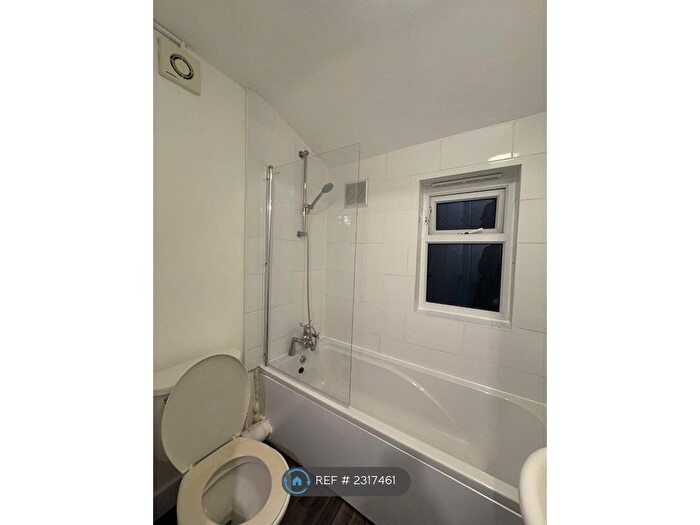 2 Bedroom Flat To Rent In Alderbrook Road, London, SW12