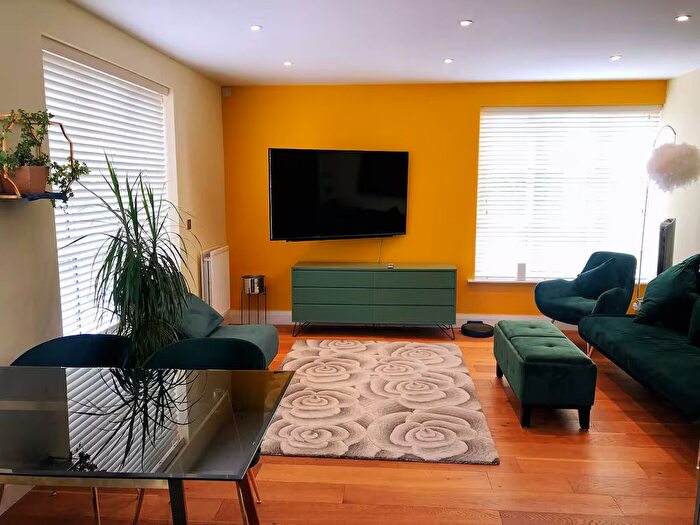 1 Bedroom Flat To Rent In Castle Row, W4