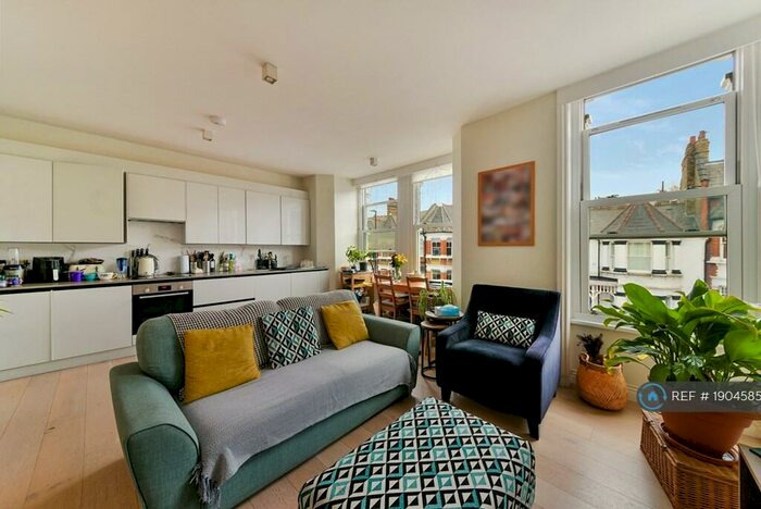 2 Bedroom Flat To Rent In Church Lane, London, N8