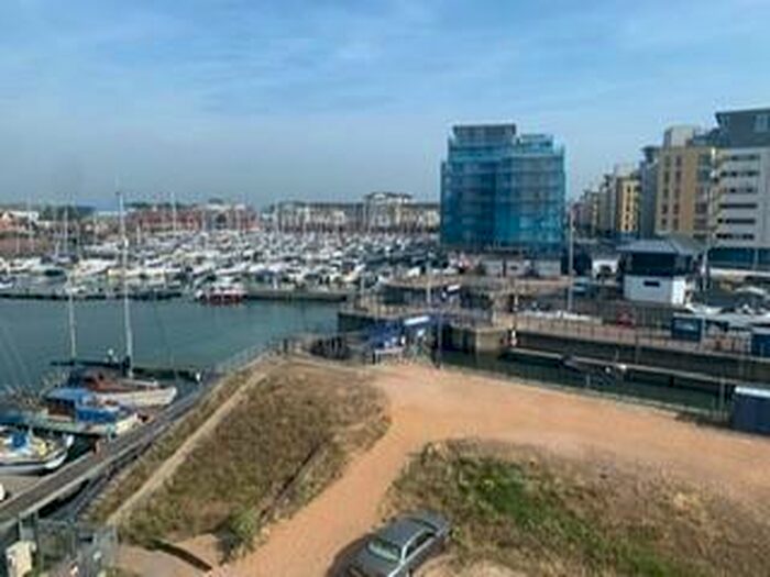 2 Bedroom Flat To Rent In Bermuda Place, Eastbourne, BN23