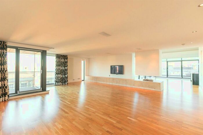 3 Bedroom Apartment To Rent In Eyre Place, Edinburgh, EH3