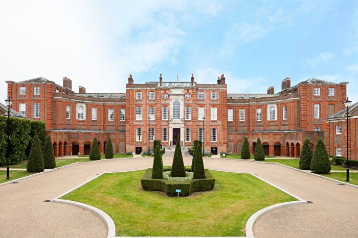 2 Bedroom Flat To Rent In Roehampton House, Vitali Close, SW15