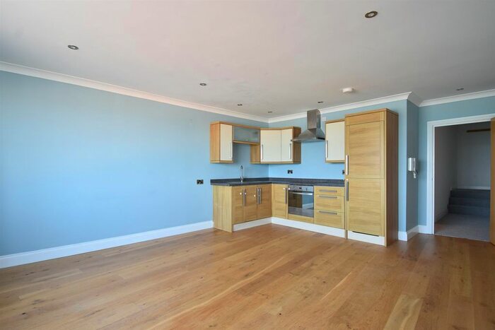 1 Bedroom Flat To Rent In White Rock, Hastings, TN34