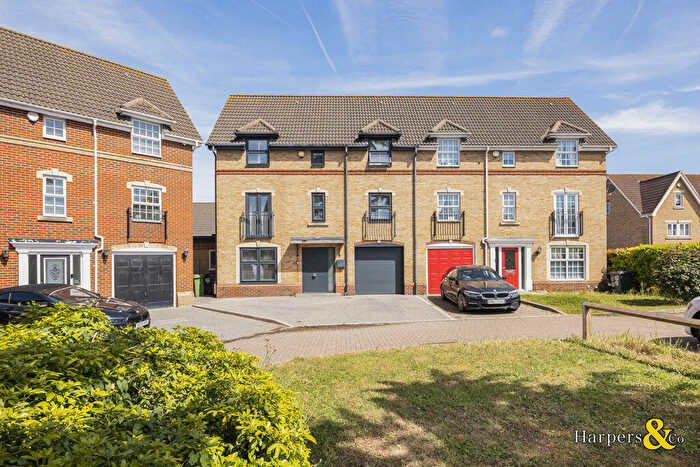 4 Bedroom House For Sale In Pinewood Place, Dartford, DA2