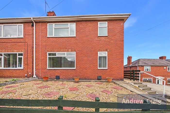 3 Bedroom Semi-Detached House For Sale In School Avenue, Dunston, NE11