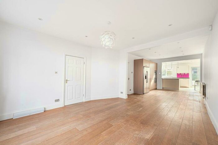 6 Bedroom Semi-Detached House To Rent In Hampstead Gardens, Child's Hill, London, NW11