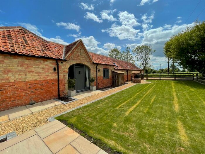 4 Bedroom Barn Conversion For Sale In Thorpe Road, Ewerby, Sleaford, NG34