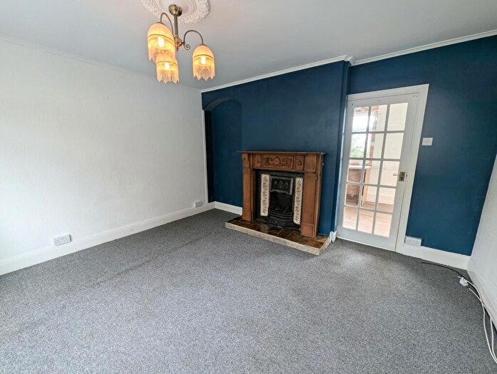 3 Bedroom House To Rent In Handley Road, New Whittington, Chesterfield, S43